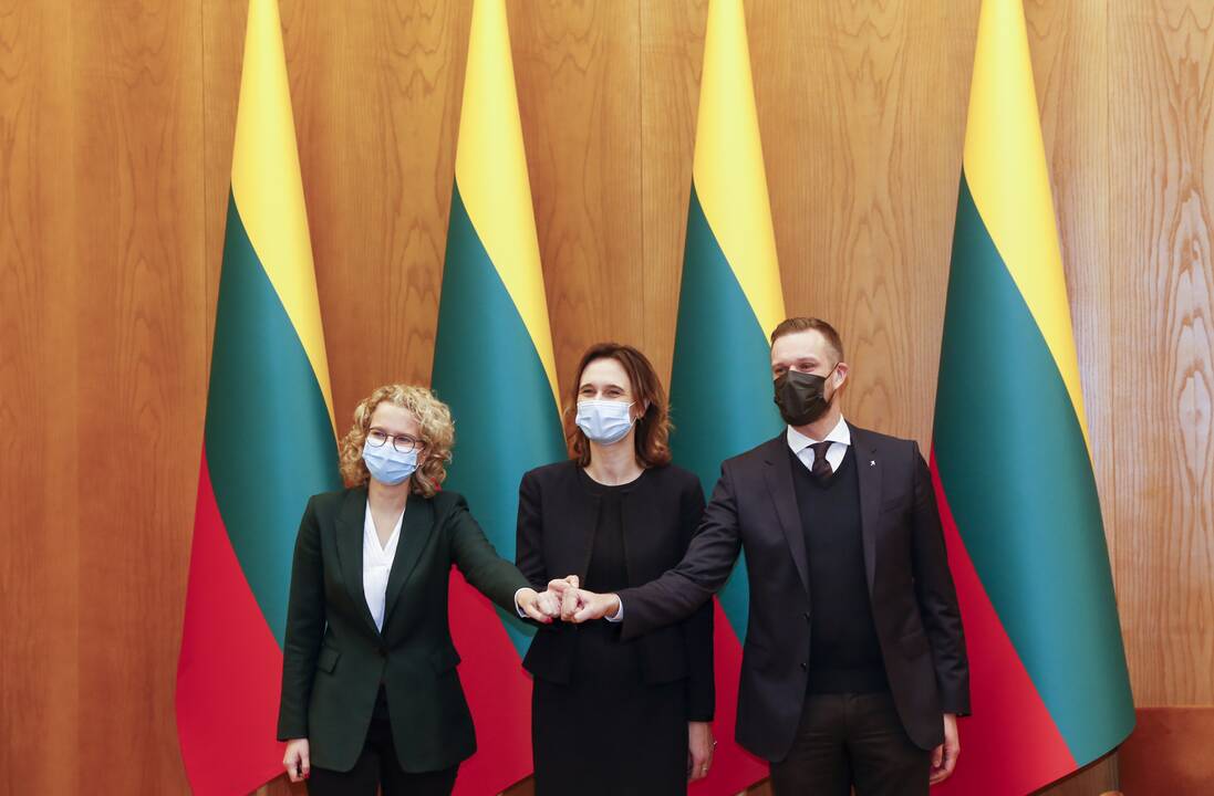 Trijų partijų lyderiai pasirašė koalicinę sutartį