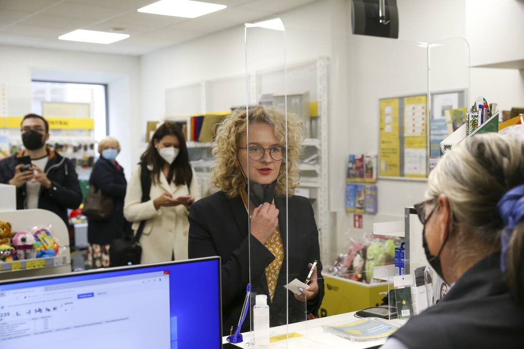 M. Skuodis ir A. Armonaitė Lietuvos pašte išsiėmė galimybių pasus