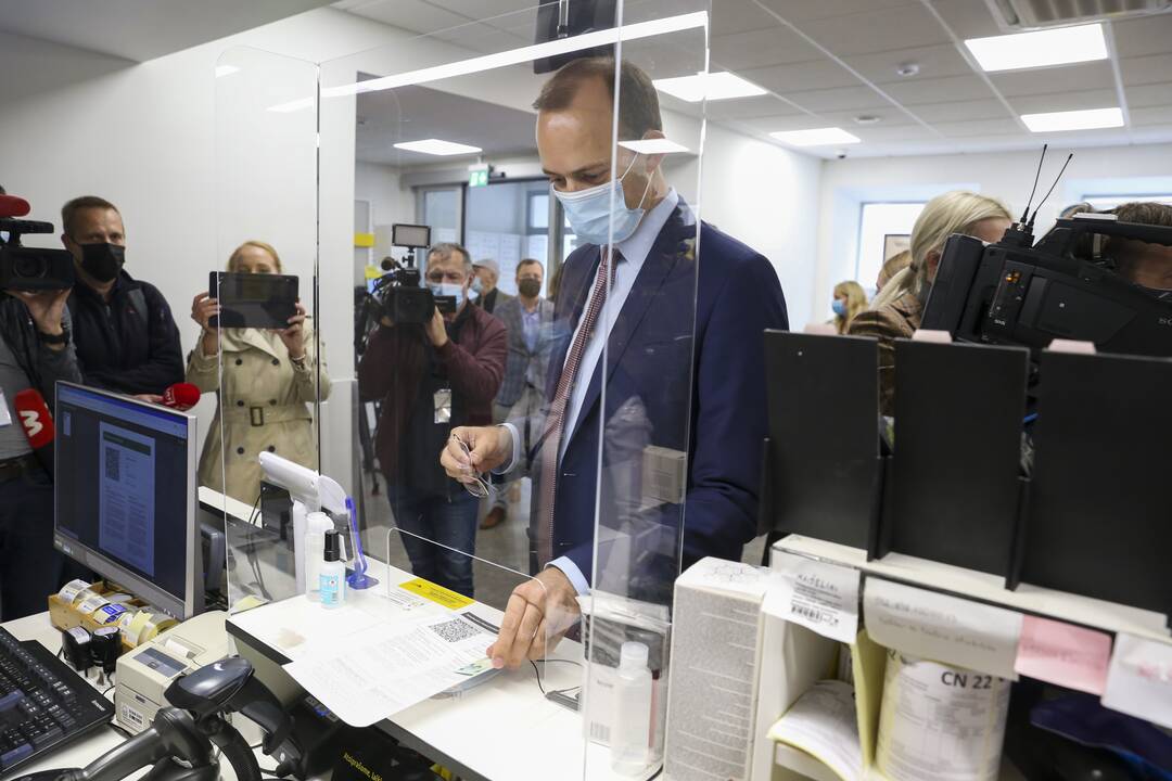 M. Skuodis ir A. Armonaitė Lietuvos pašte išsiėmė galimybių pasus
