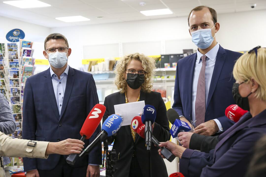 M. Skuodis ir A. Armonaitė Lietuvos pašte išsiėmė galimybių pasus
