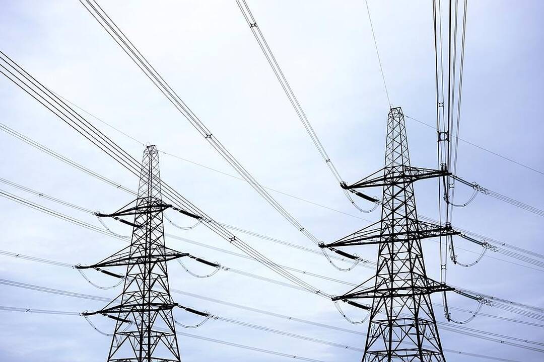 Estijoje dėl smarkios audros be elektros liko keli tūkstančiai namų ūkių