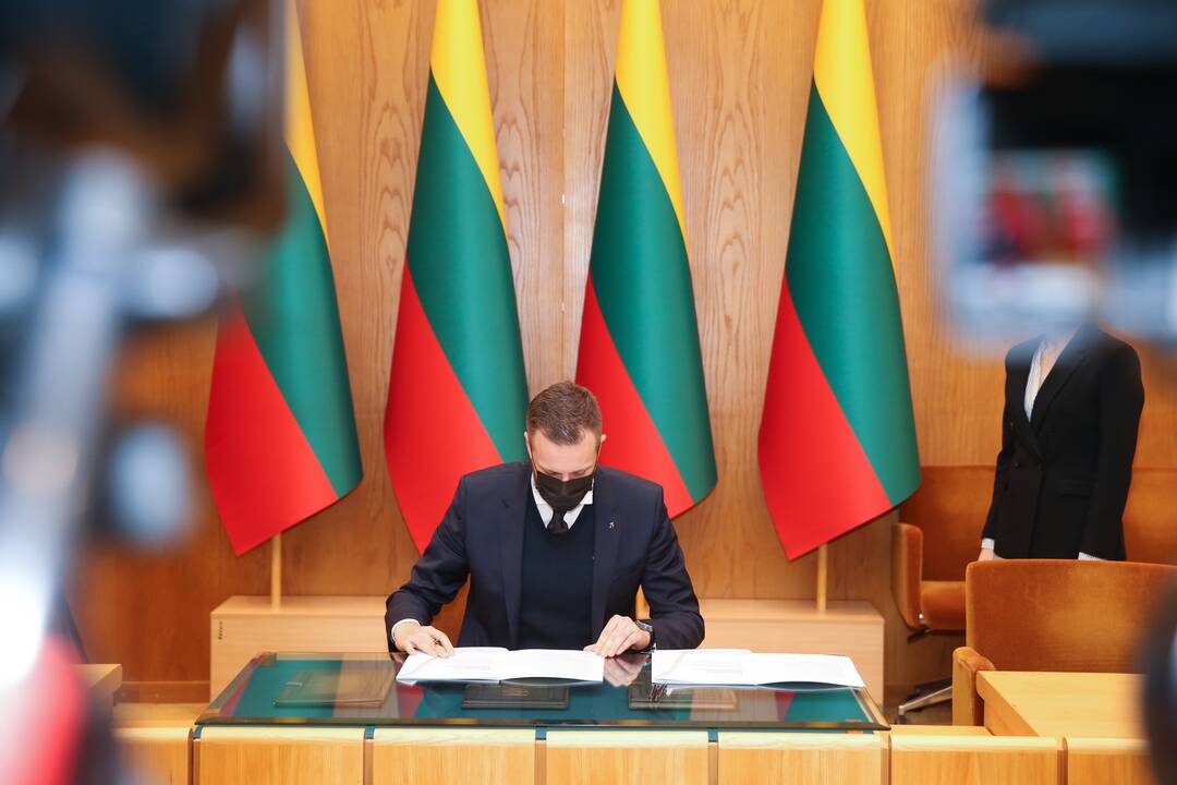 Trijų partijų lyderiai pasirašė koalicinę sutartį