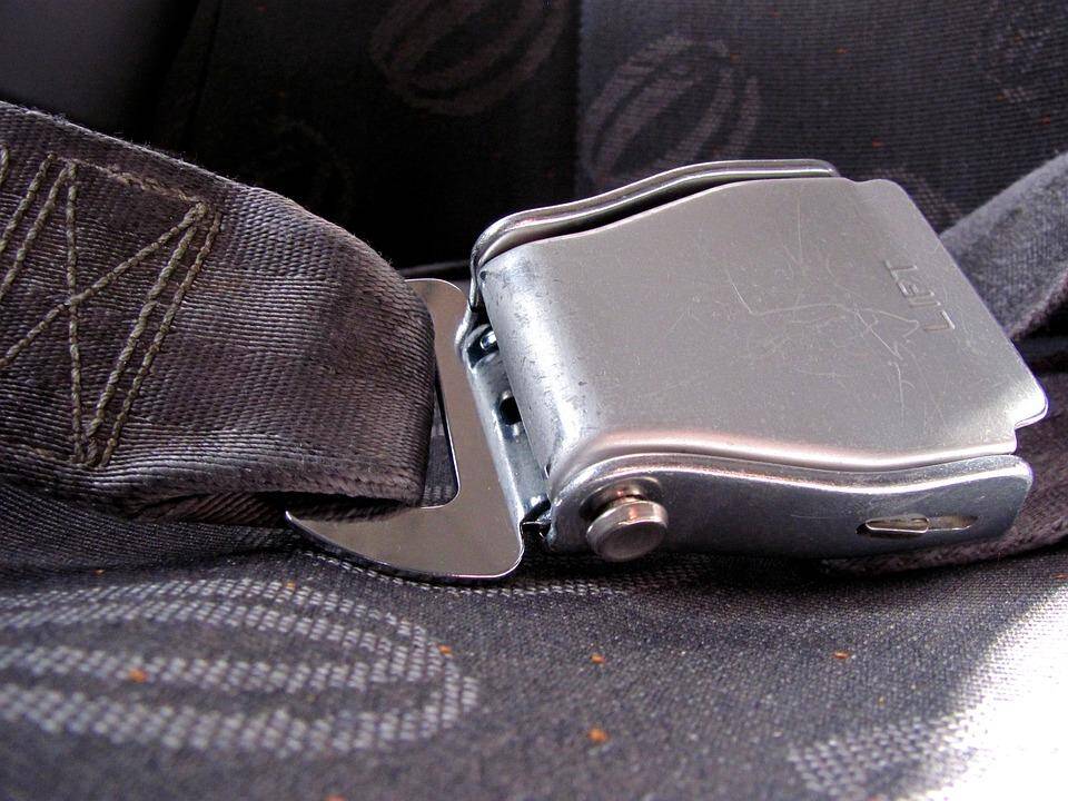 Tyrimas: saugos diržus automobilio gale segi tik kas trečias keleivis