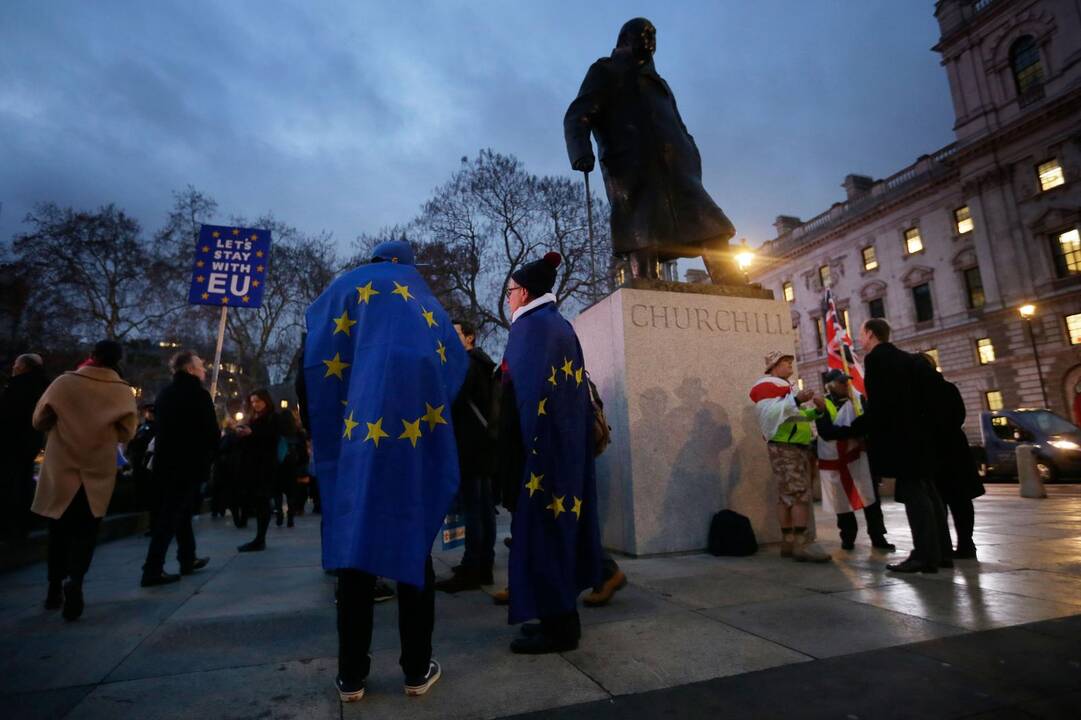 Britų parlamentas atmetė „Brexit“ sutartį