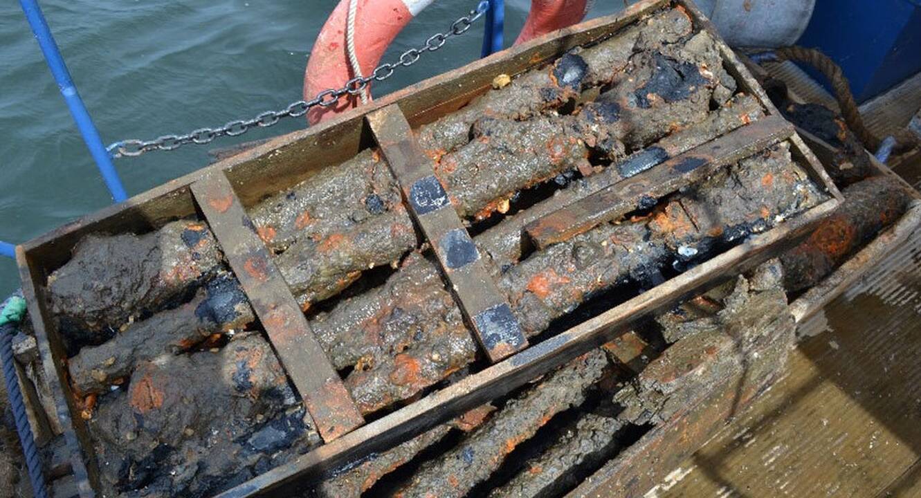 Surūdijo: taip atrodo iš Baltijos dugno ištraukti palaidoti Antrojo pasaulinio karo sviediniai.