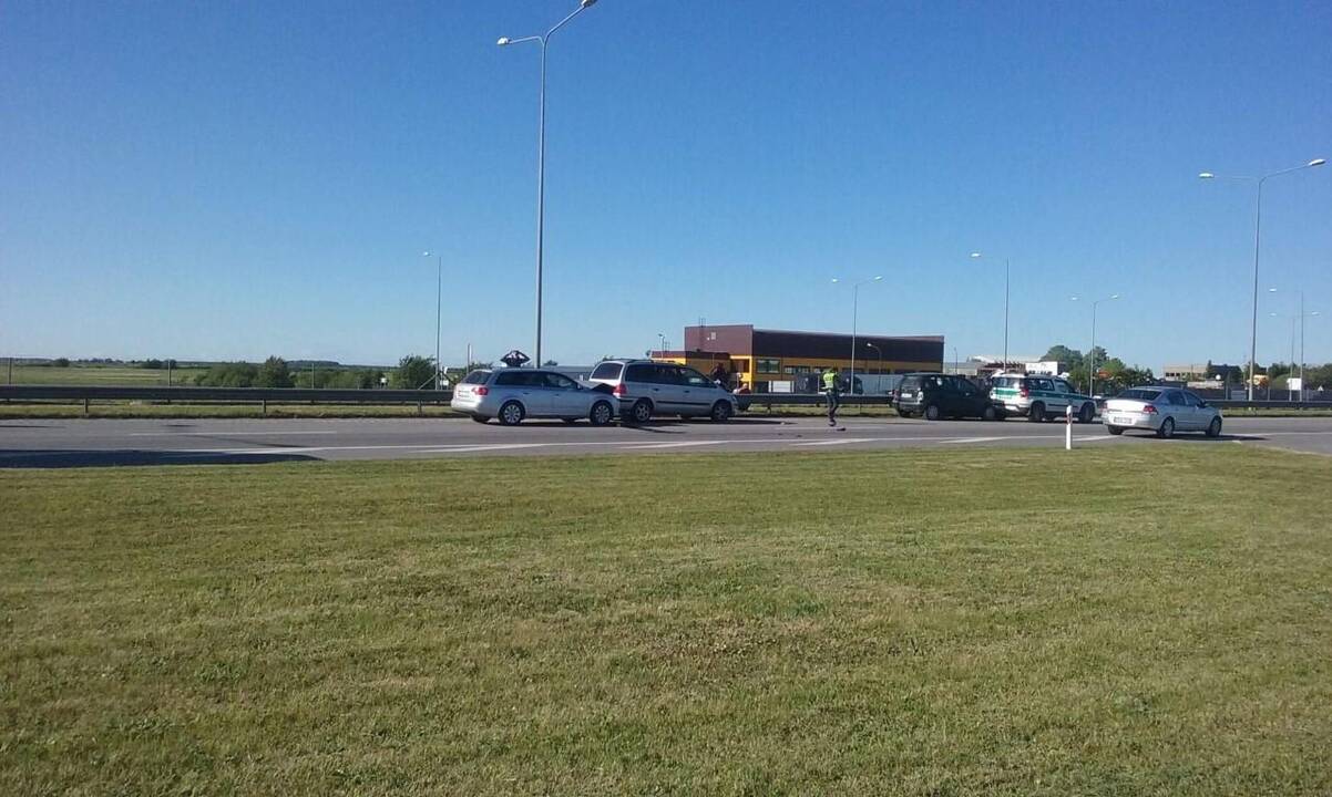 Magistralėje išvažiuojant iš Klaipėdos susidūrė trys automobiliai