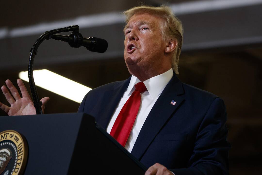 D. Trumpas: taikos derybos su Talibanu yra „mirusios“