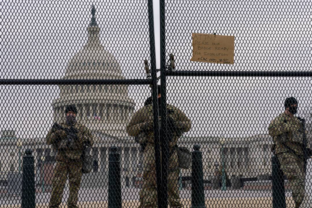 D. Trumpo apkaltos teisme – sukrečiantys riaušių Kapitolijuje vaizdai