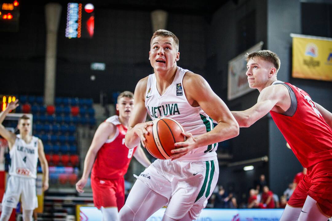 Europos U-20 čempionatą lietuviai pradėjo sutaršydami lenkus