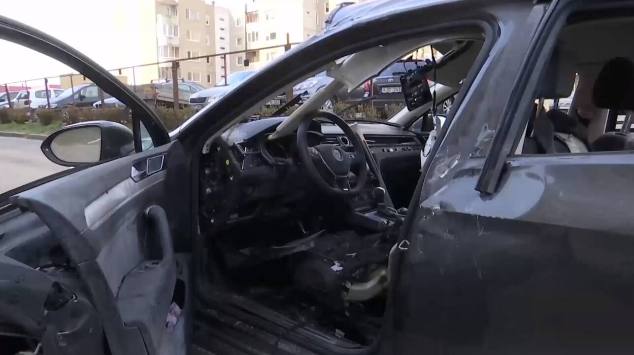 Vilniuje per sprogimą apgadintas „Maximos grupės“ automobilis