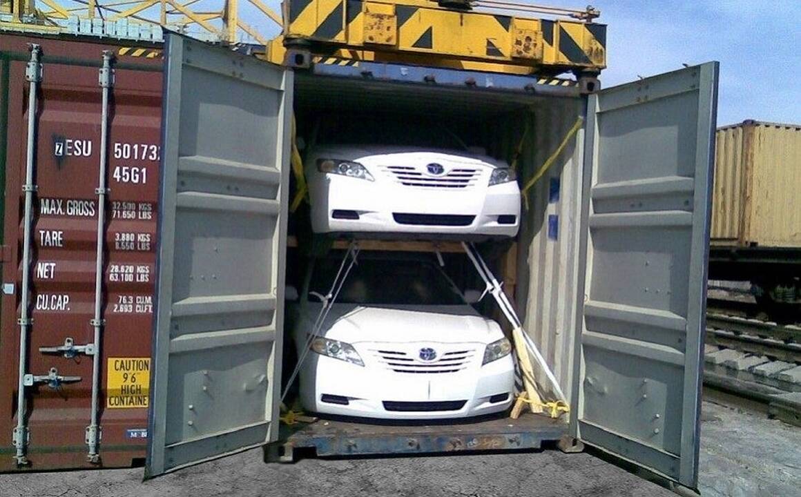 Verslas: įprastas būdas – iš JAV gabenti naudotus automobilius konteineriais.