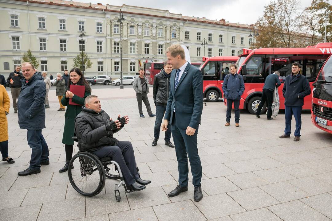 Vilniuje pristatyti pirmieji Lietuvoje elektriniai autobusai