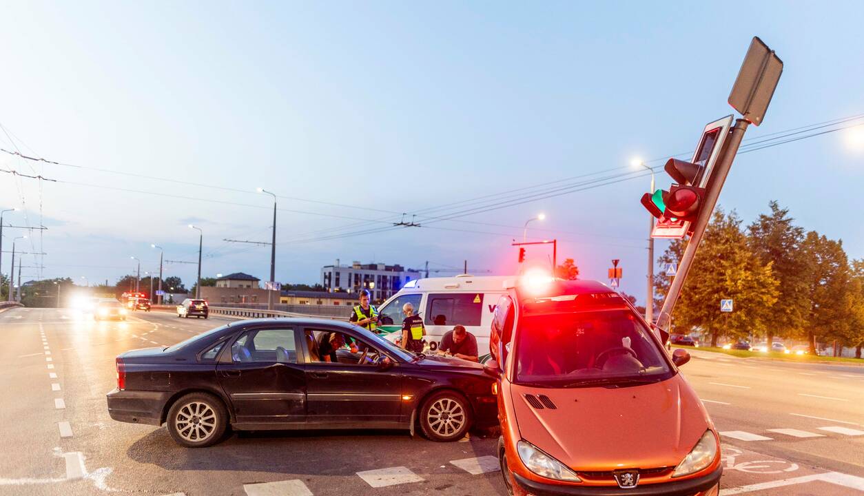 Dariaus ir Girėno gatvėje susidūrė du automobiliai