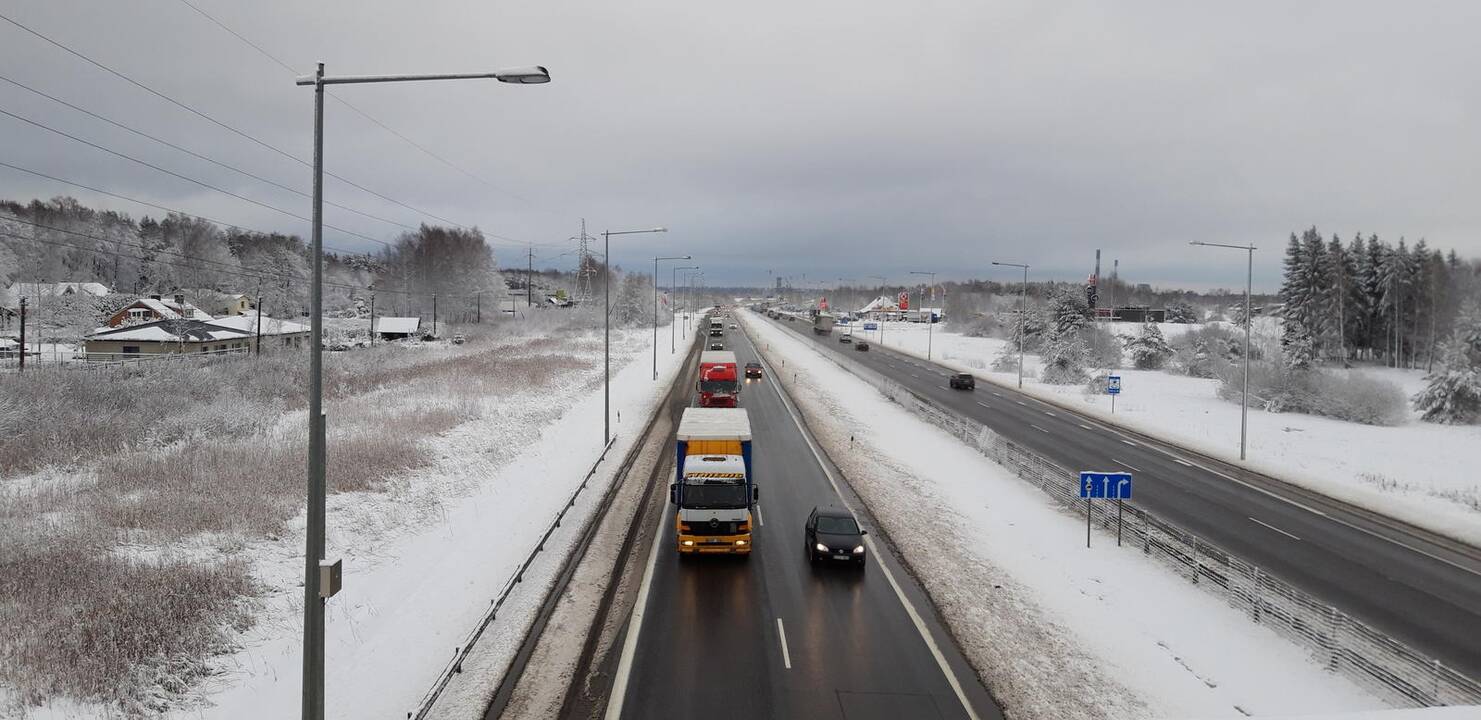 Naktį eismo sąlygas sunkins plikledis