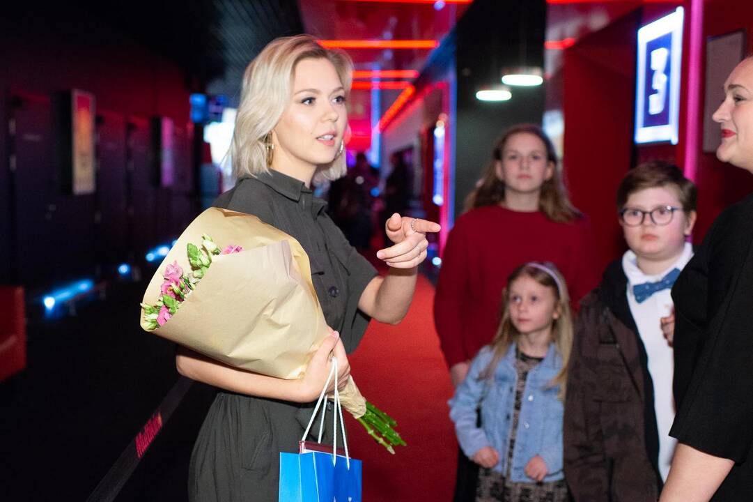 M. Linkytė draugams pristatė klipą „All Alone“ 