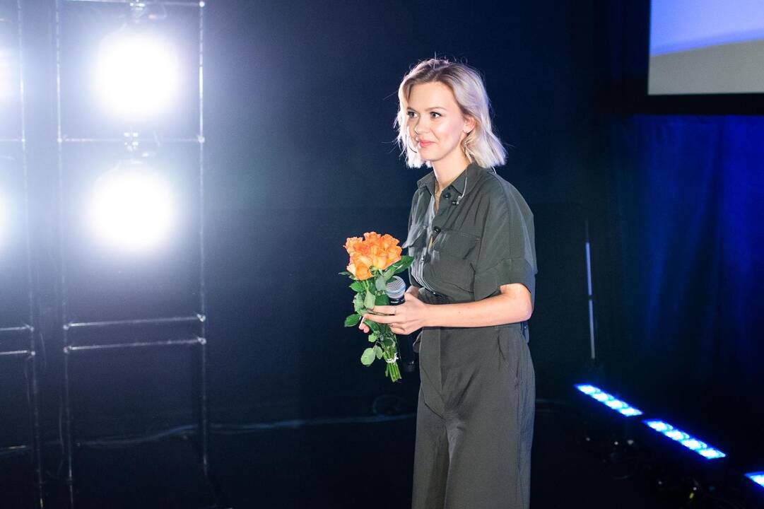 M. Linkytė draugams pristatė klipą „All Alone“ 