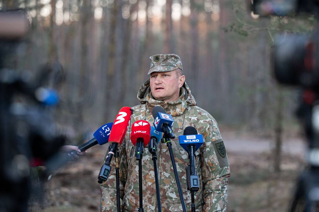 Pabradės gelbėjimo operacijos vadovo komentaras ir į poligoną vykstanti technika