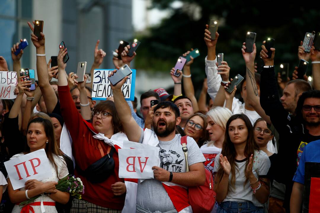 Tūkstančiai protestuotojų Minske ragino A. Lukašenką atsistatydinti