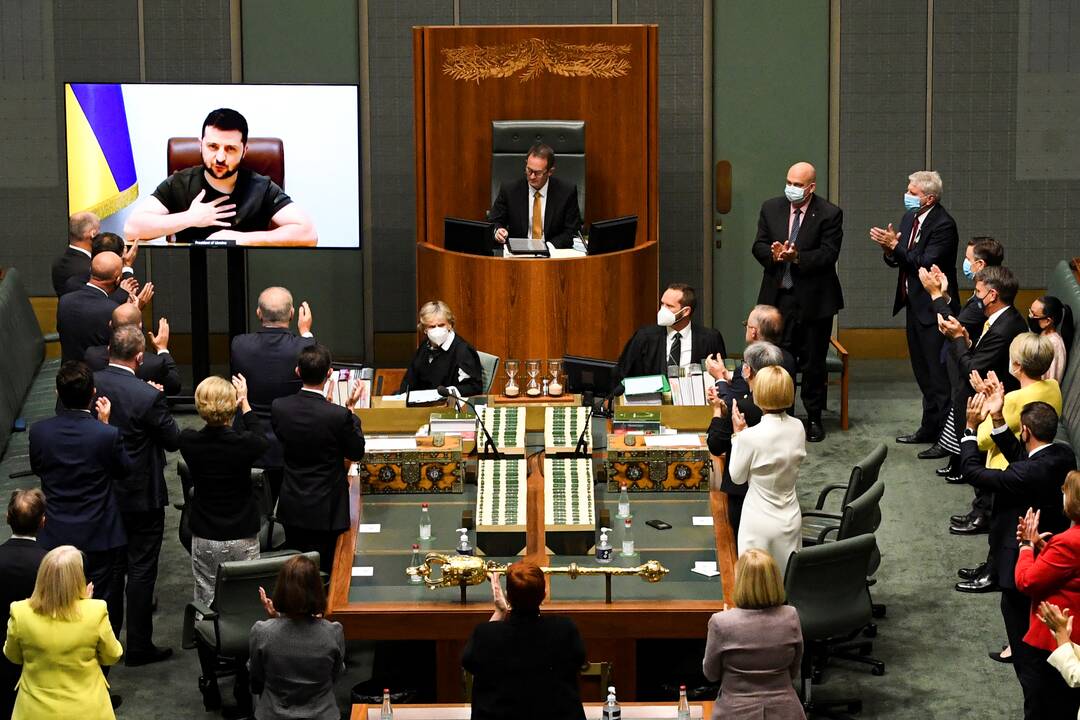 V. Zelenskis prašo Australijos perduoti Ukrainai šarvuočių