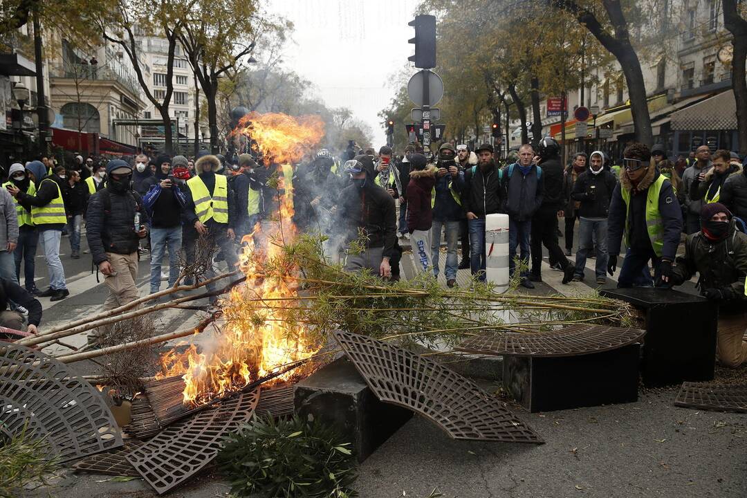 „Geltonųjų liemenių“ protestai Paryžiuje