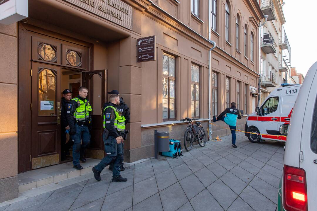 Specialiųjų tarnybų apgultis Laisvės alėjoje
