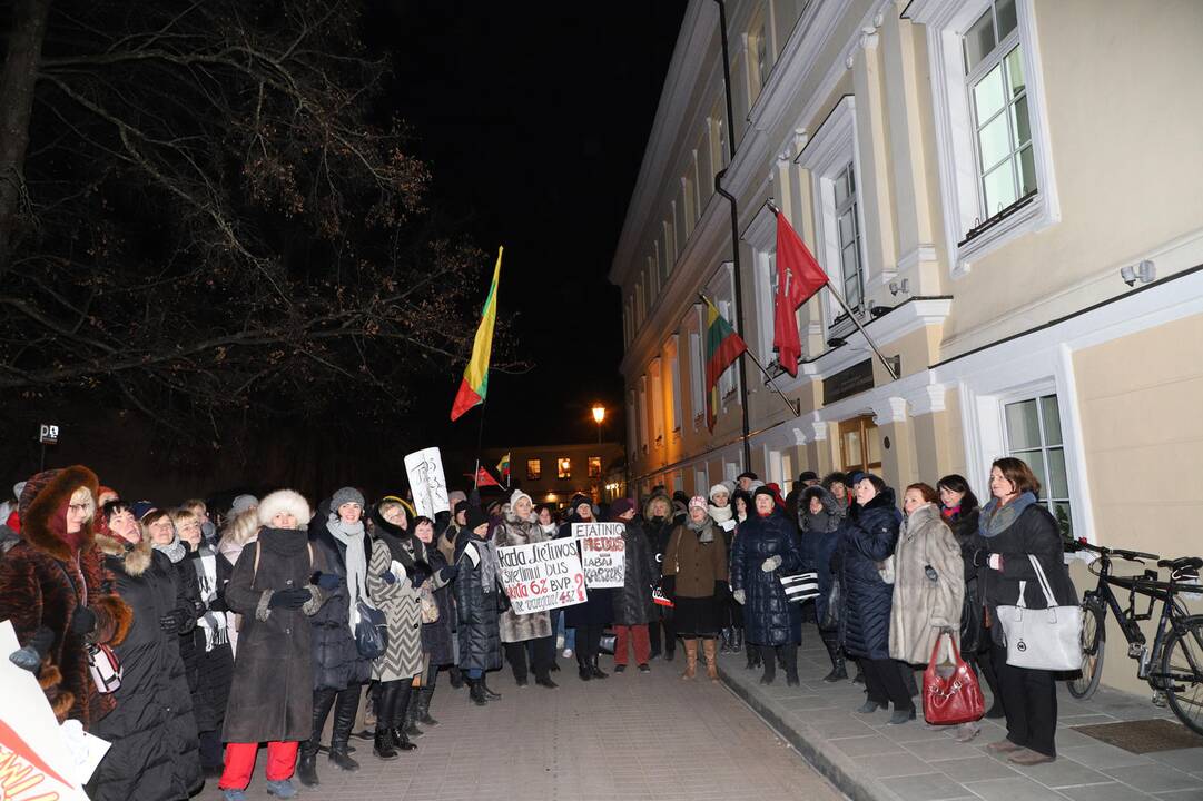 Prie ŠMM susirinko protestuojantys mokytojai