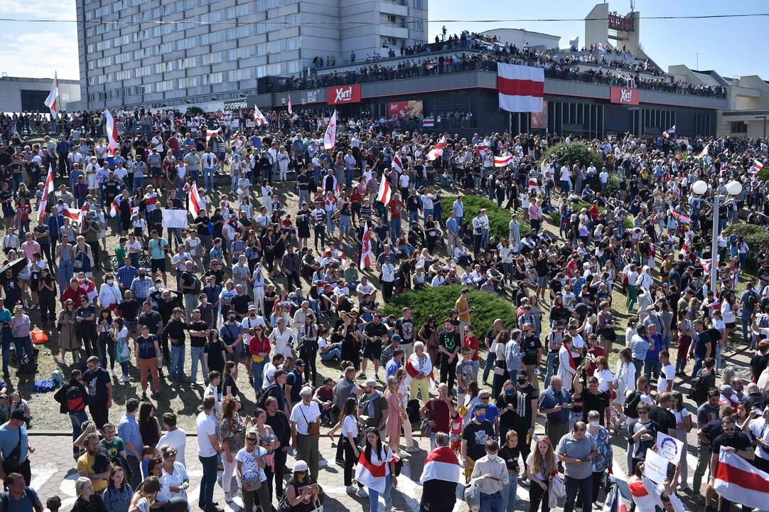 Tūkstančiai protestuotojų Minske ragino A. Lukašenką atsistatydinti