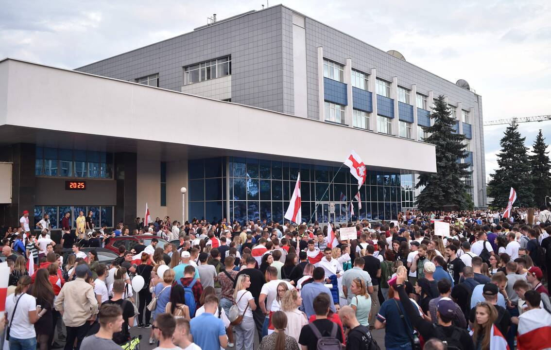 Tūkstančiai protestuotojų Minske ragino A. Lukašenką atsistatydinti