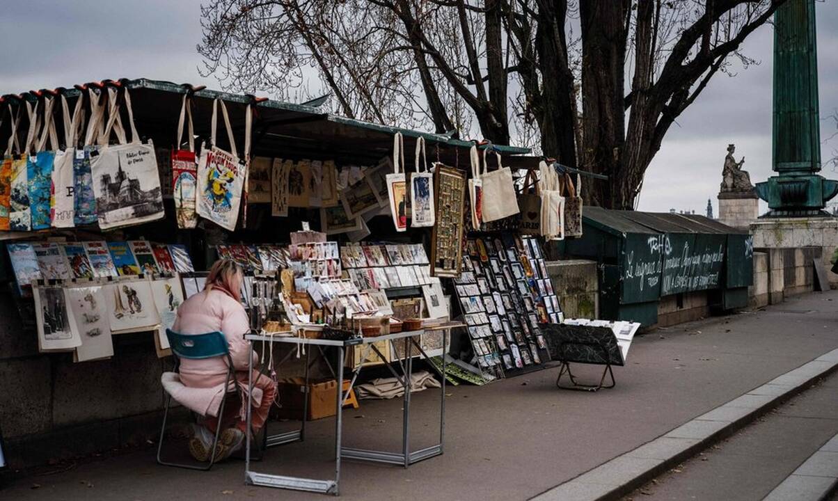 E. Macronas: Paryžiaus knygų kioskeliai prieš olimpines žaidynes nebus laikinai iškeldinti