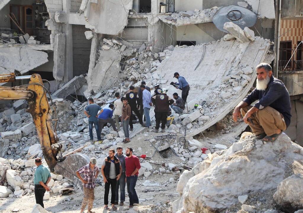 Sirijos provincijoje per bombardavimus žuvo 16 žmonių