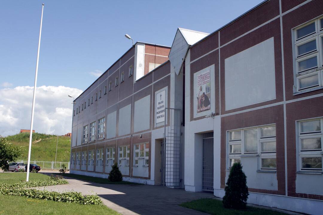 Švietimo ir mokslo ministerija nepritaria mokyklų aptvėrimui