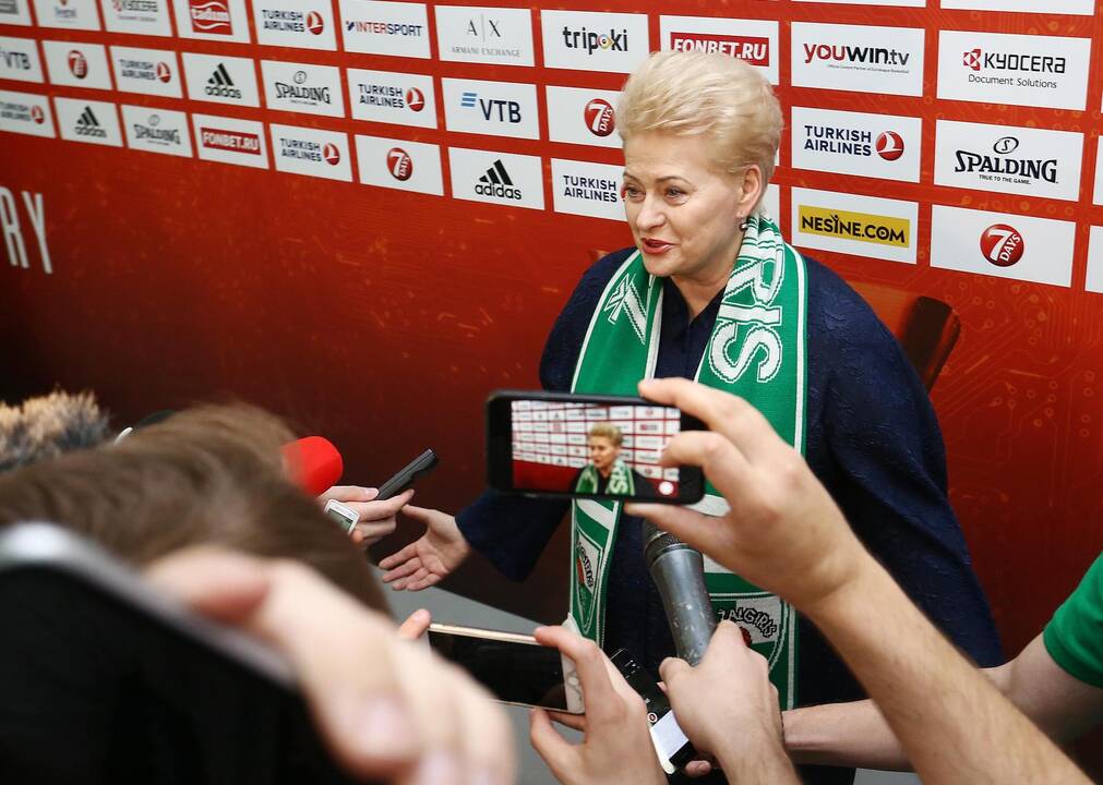 Prieš mūšį su CSKA D. Grybauskaitė „Žalgiriui“ linkėjo sėkmės ir komandinės darnos
