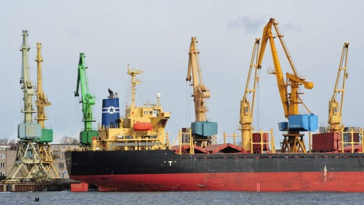 Aplinkinių uostų krova mažėja, Klaipėdoje – didėja