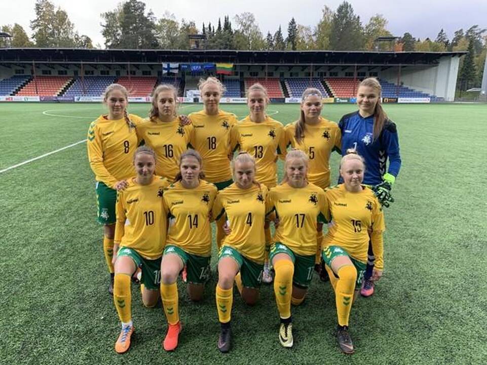 Lietuvos 19-metės futbolininkės nepasipriešino ir čekėms