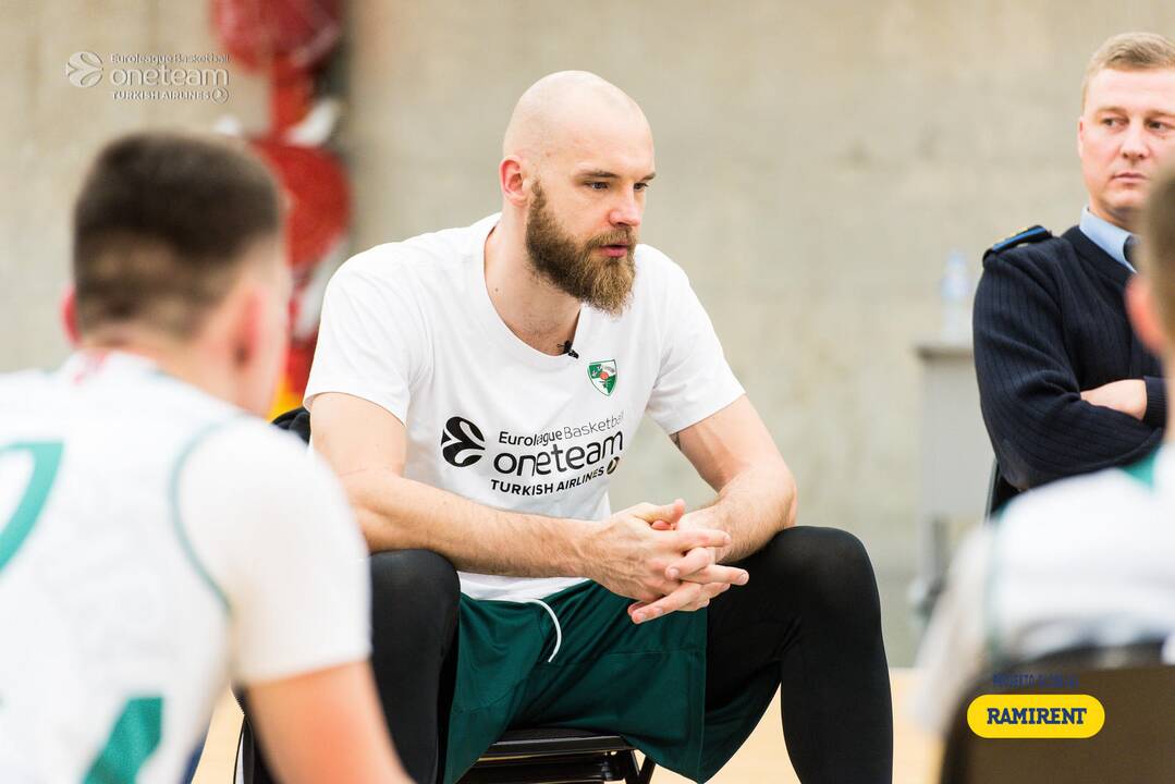 „One Team“ – A. Kavaliausko ir B. Davieso pasakojimai