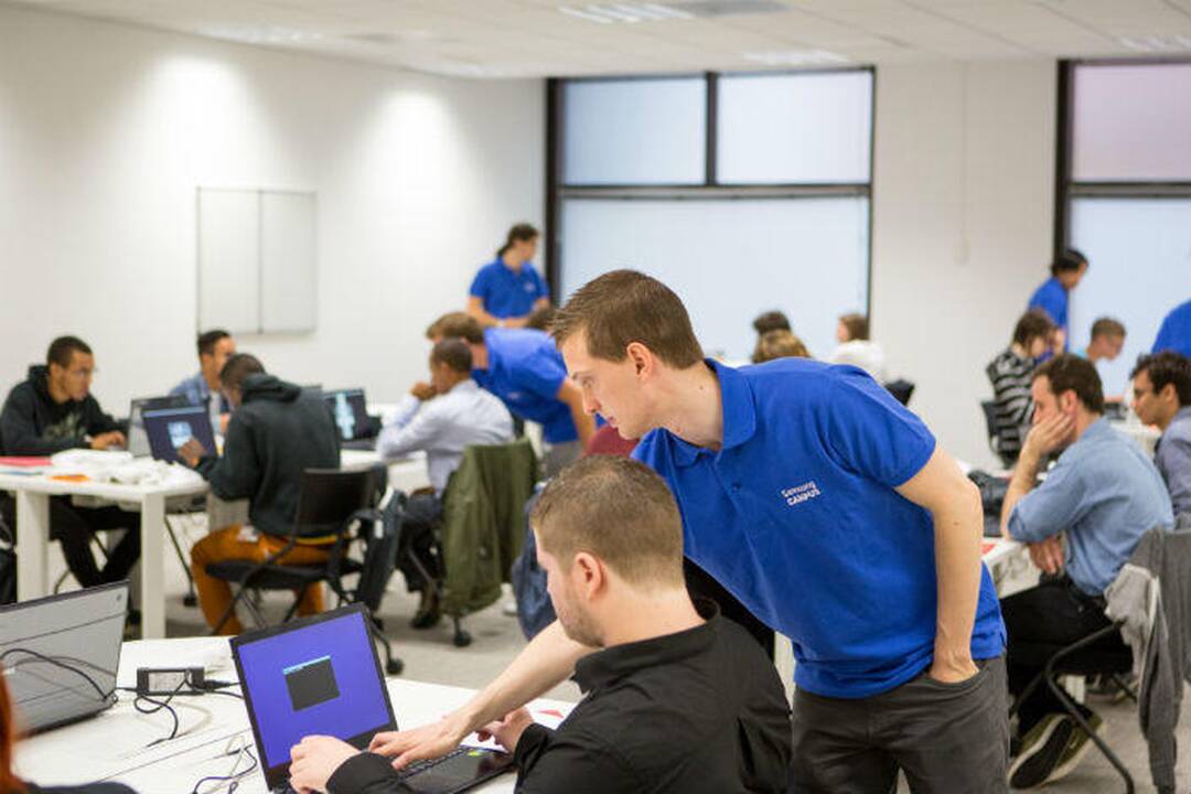 Su universiteto diplomu – į profesinės mokyklos suolą