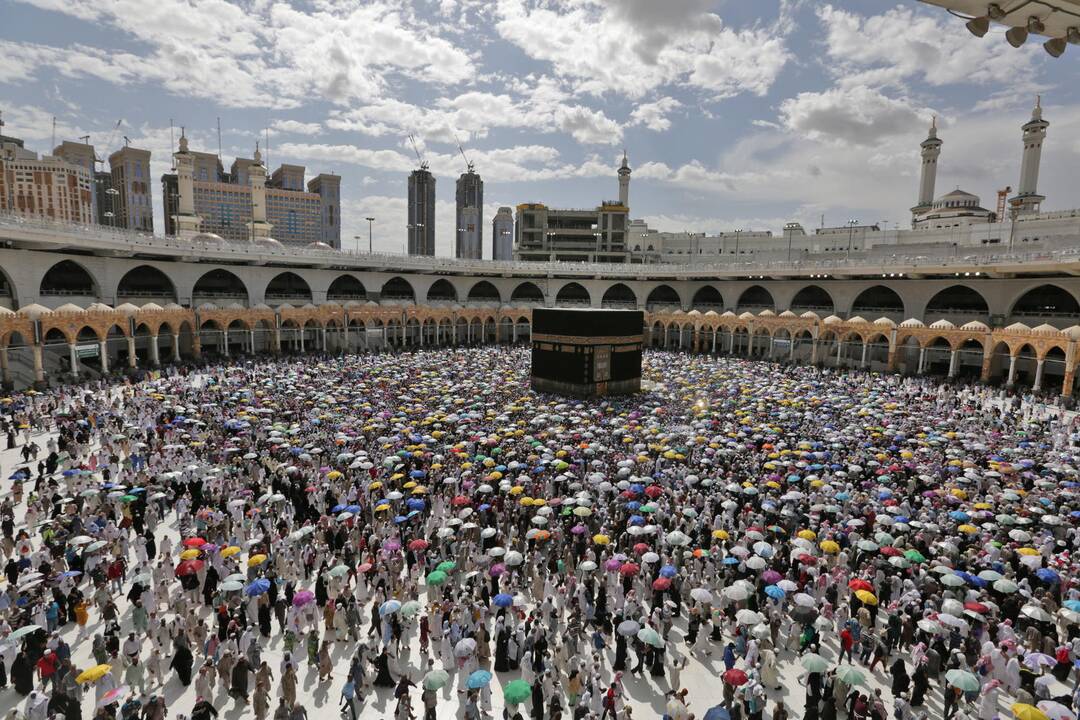 Saudo Arabija dėl koronaviruso ne pamaldų metu uždaro dvi islamo šventoves