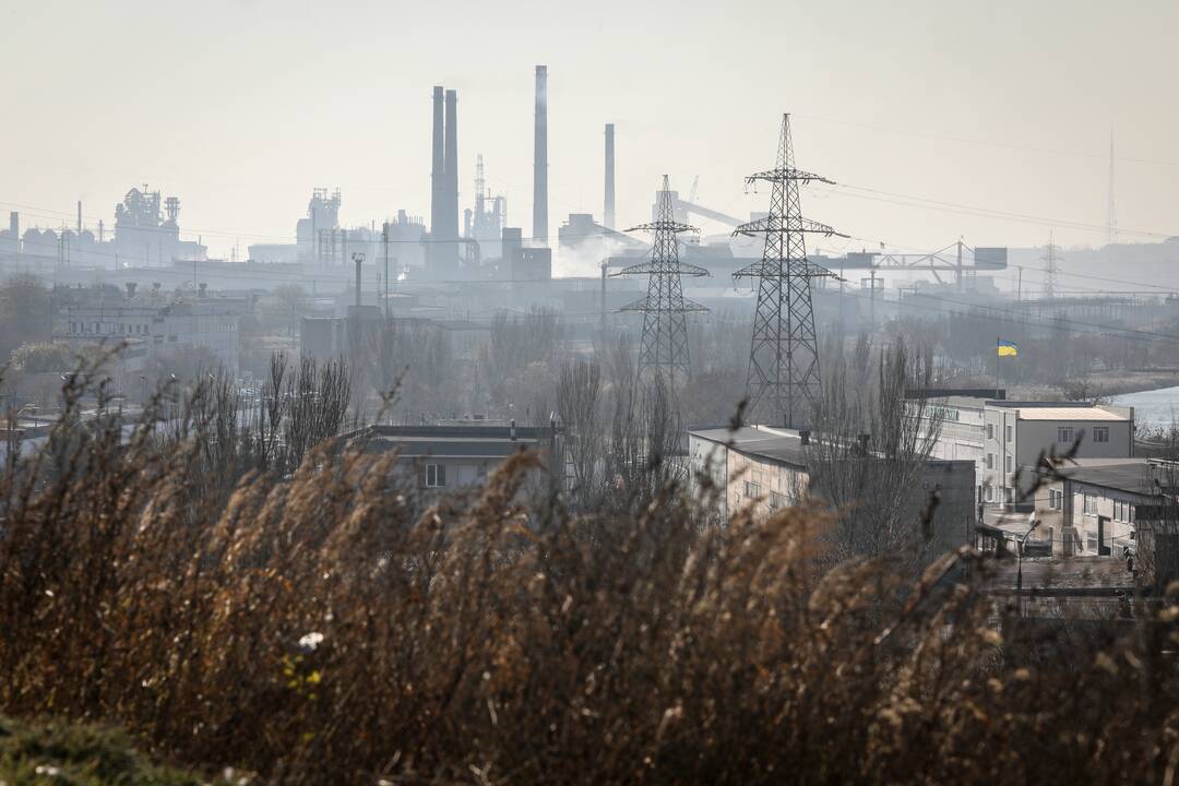 Ukrainos prezidento patarėjas: Rusijos kariai bando šturmuoti „Azovstal“ gamyklą