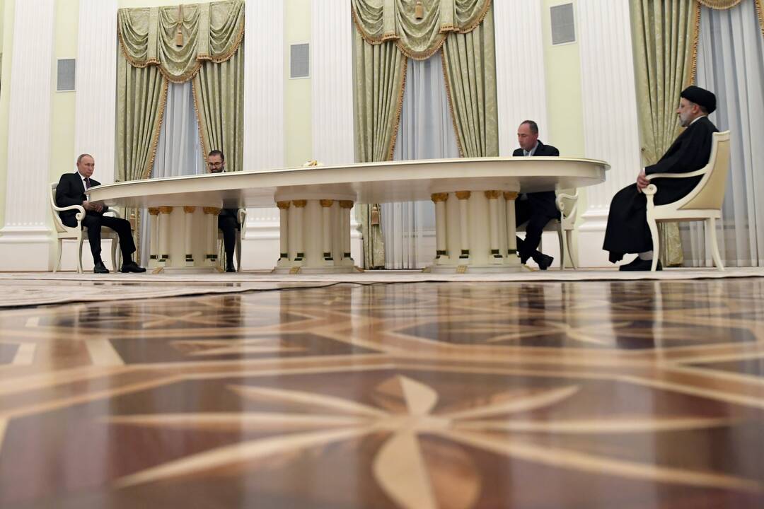 V. Putinas ir E. Raisi giria ryšius lemiamu momentu branduoliniam susitarimui su Teheranu