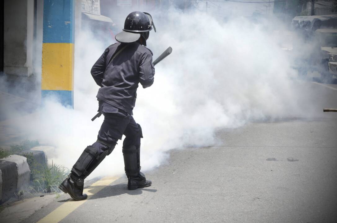 Nepalo pasienio policijai apšaudžius indų kaimiečius, žuvo žmogus, dar du sužeisti