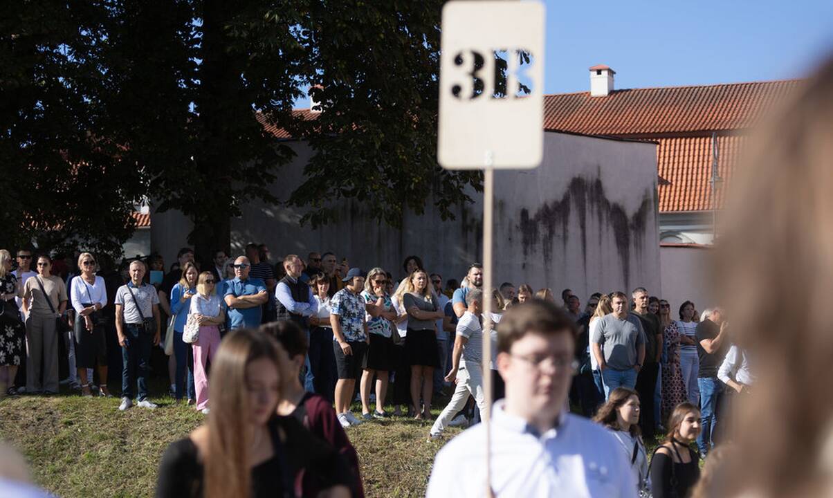 Vyriausybė leido miestelių gimnazijose sudaryti klases su 12 mokinių