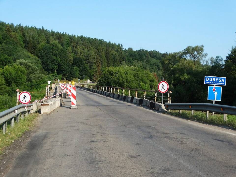 Rugpjūtį planuojama atnaujinti eismą per tiltą Raseinių rajone