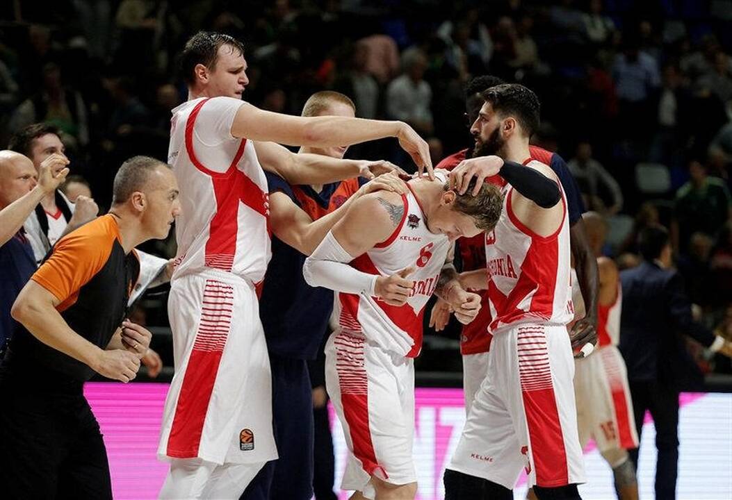 Ispanijos klubų dvikovą Eurolygoje laimėjo „Baskonia“