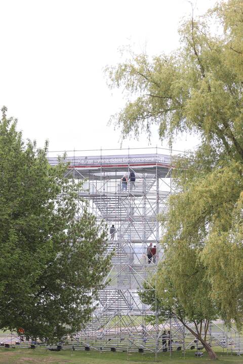Santakos parke iškilo apžvalgos bokštas