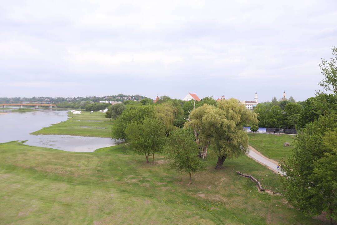 Santakos parke iškilo apžvalgos bokštas