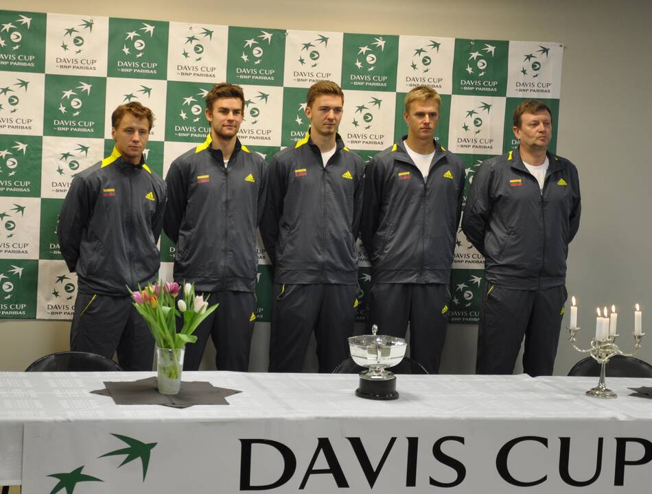 103-iąjį Deviso taurės turnyrą pradėjusioje Lietuvos rinktinėje – (iš kairės) R.Berankis, L.Grigelis, M.Bugailiškis, L.Mugevičius ir kapitonas R.Mugevičius.