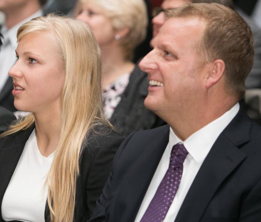 J.Ruddas (dešinėje) nepuola liaupsinti pergales skinančios R.Meilutytės