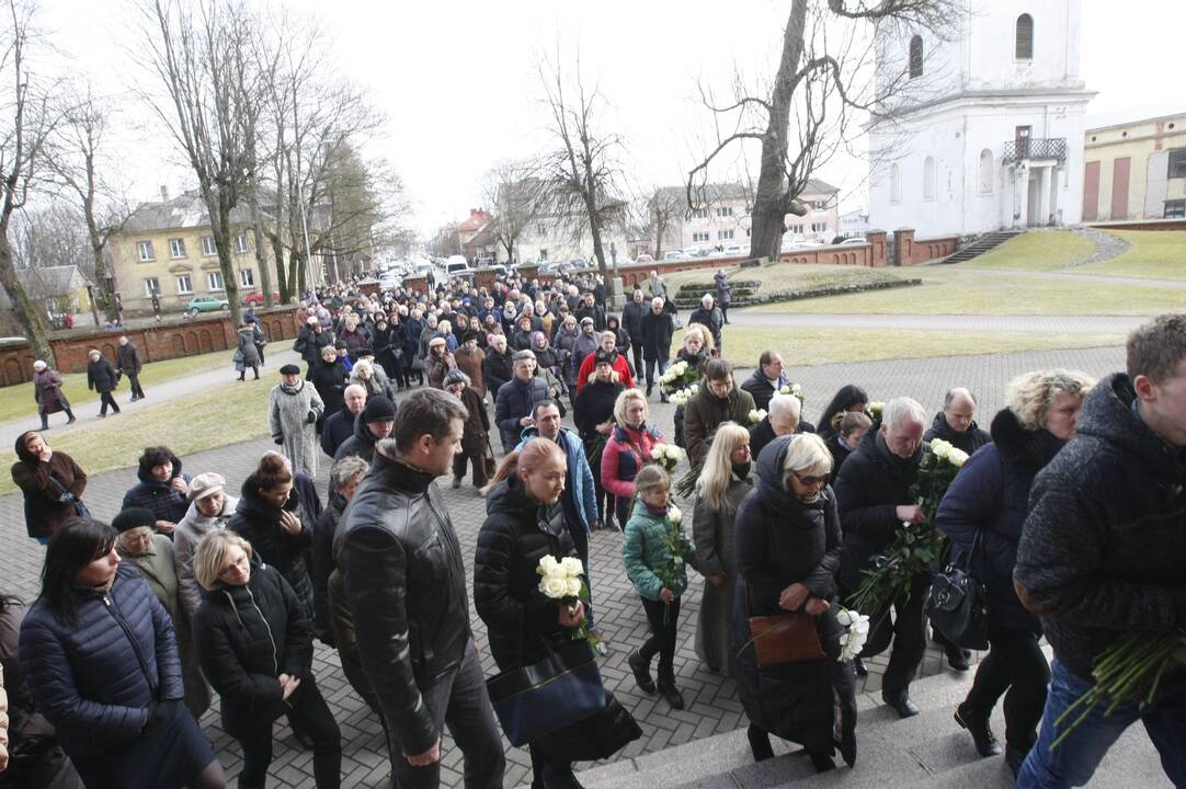 I. Strazdauskaitės laidotuvės