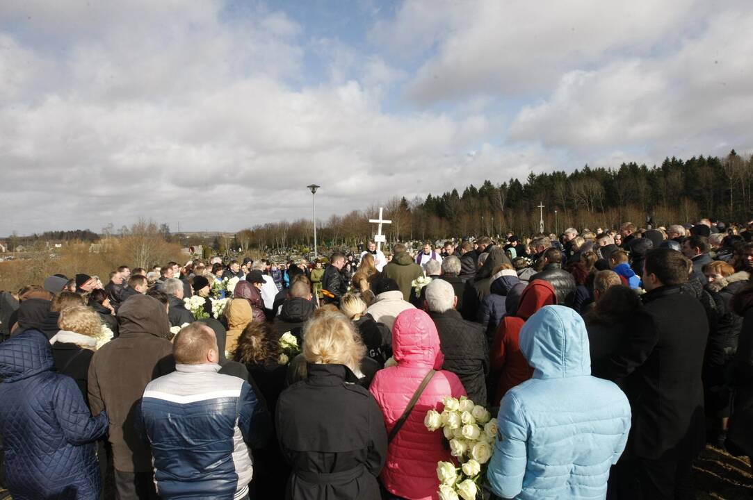 I. Strazdauskaitės laidotuvės