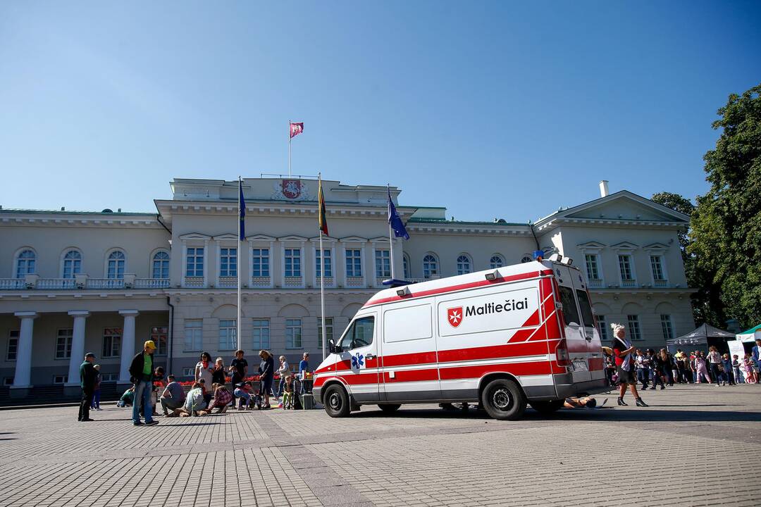 Mokyklinių prekių rinkimo mugė S. Daukanto aikštėje